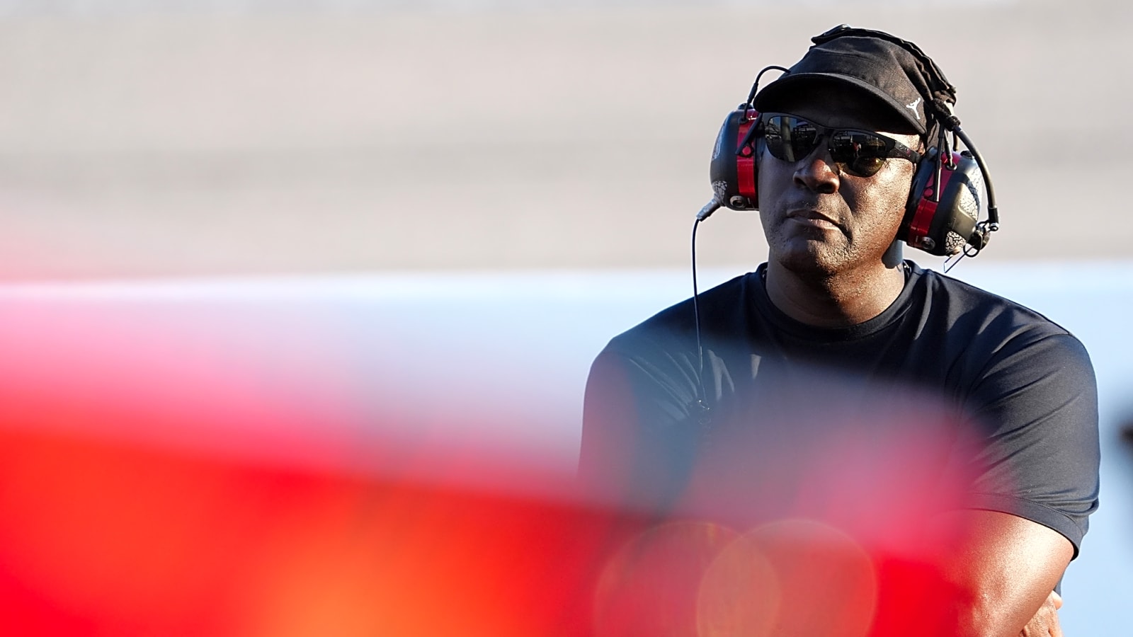 Michael Jordan links up with baseball legend Ken Griffey Jr.