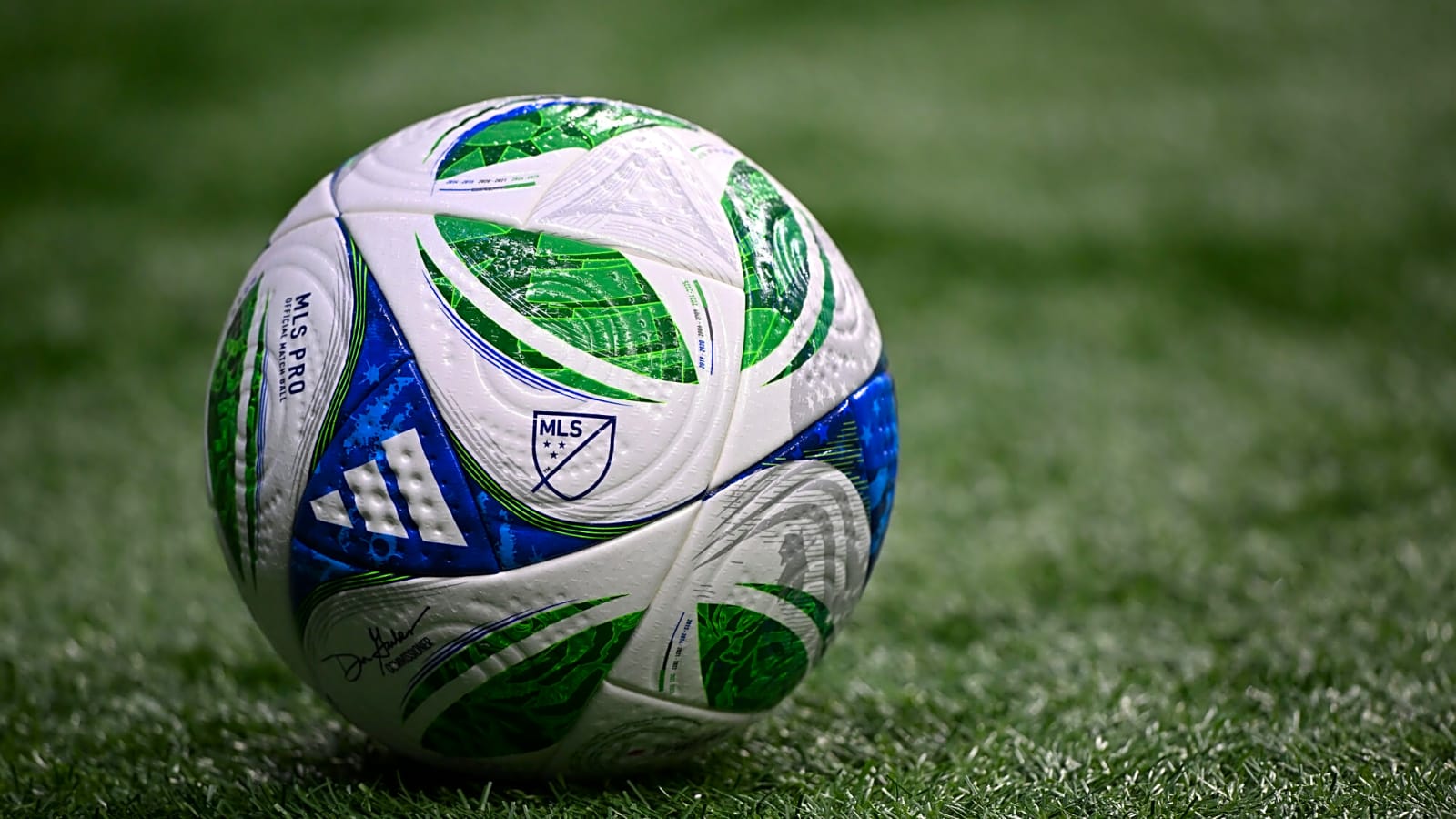 Tottenham failed with £50m summer bid for African winger; player running riots in the Premier League