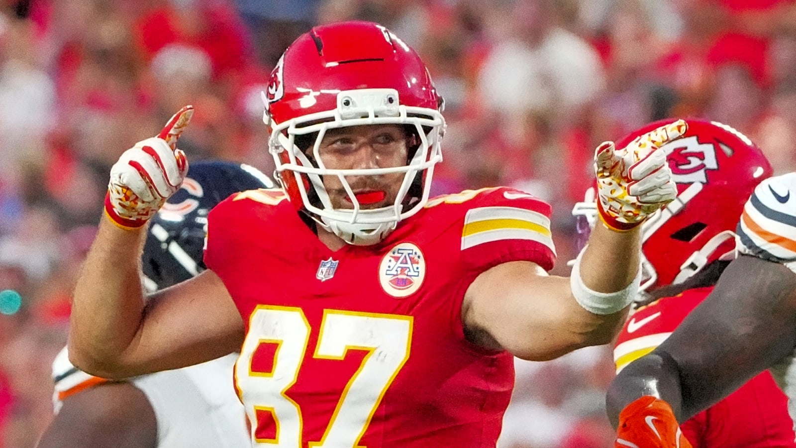 Travis Kelce Gets Strong Message From His Father Ahead of 13th NFL Season