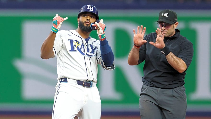 Watch: Umpire avoids potential serious injury after a Junior Caminero foul ball