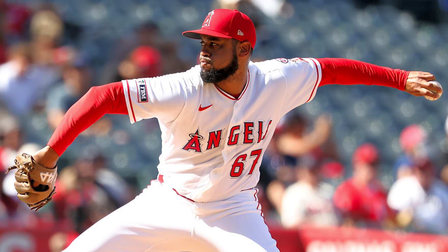 Angels Outright Sammy Peralta, Sebastián Rivero