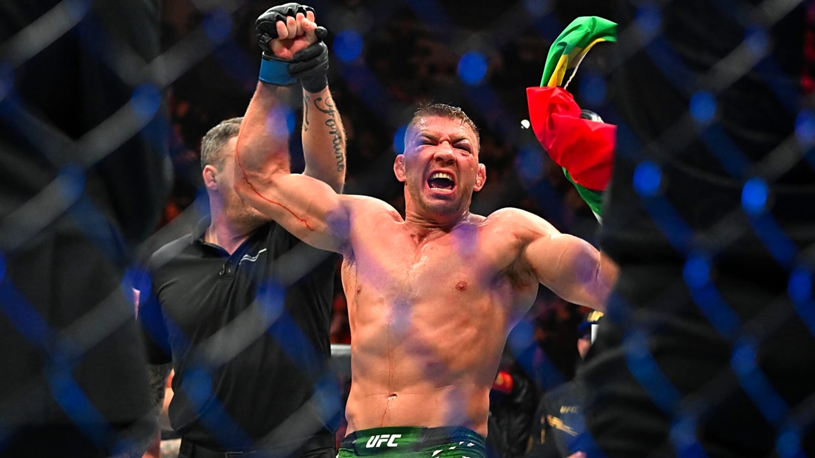 UFC 319: Du Plessis vs. Chimaev live results and analytics