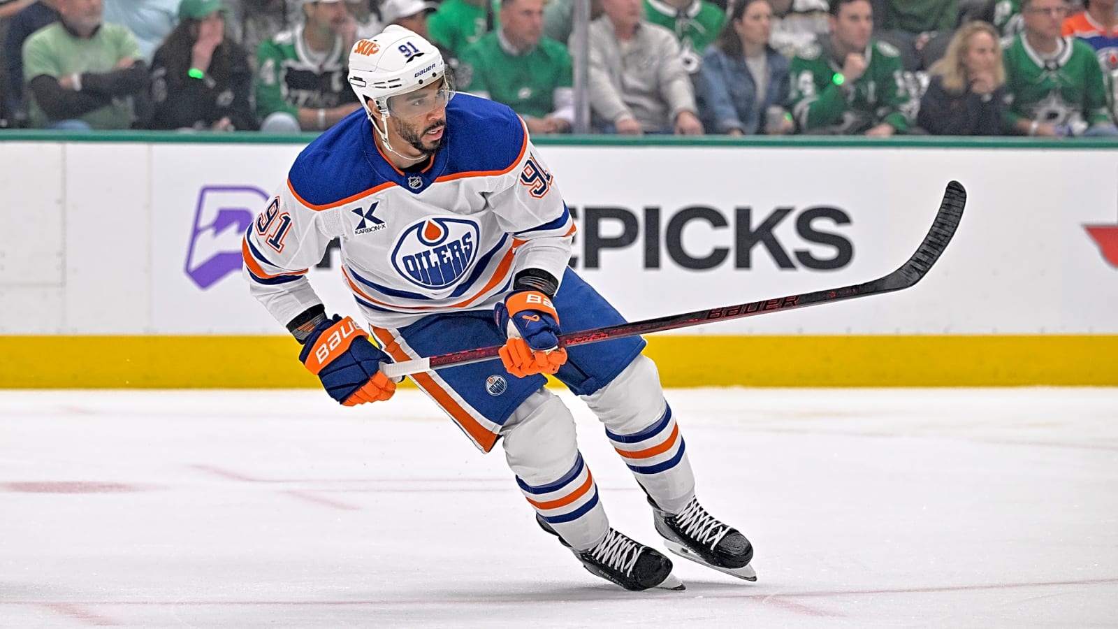 Vancouver Canucks GM Comments Directly on Evander Kane&#39;s Controversial Past