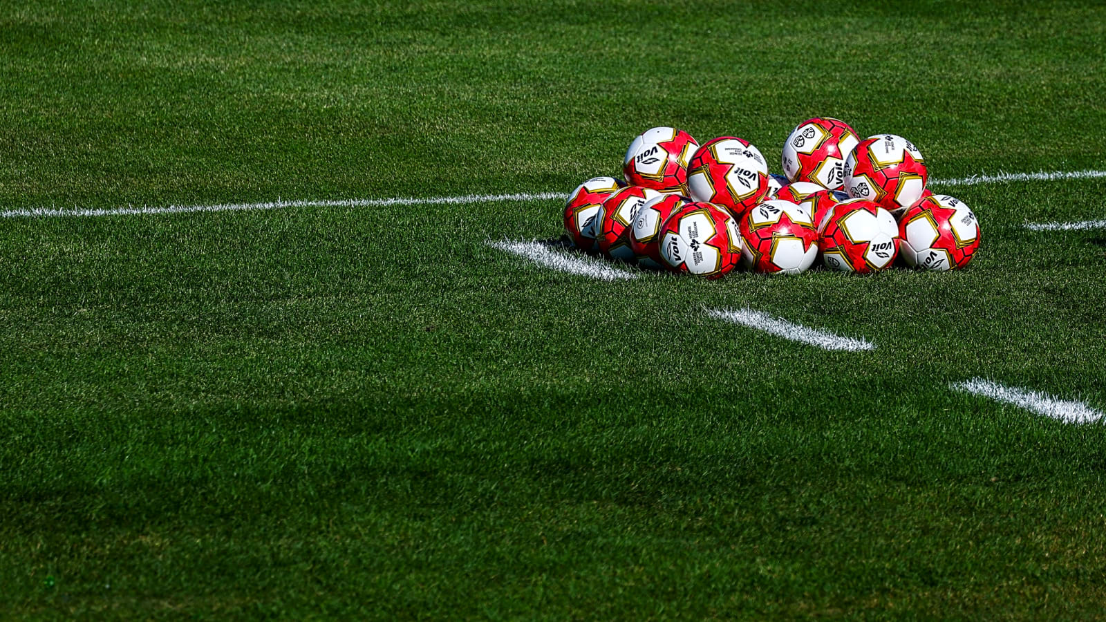 Manchester United officially advertise for new executive