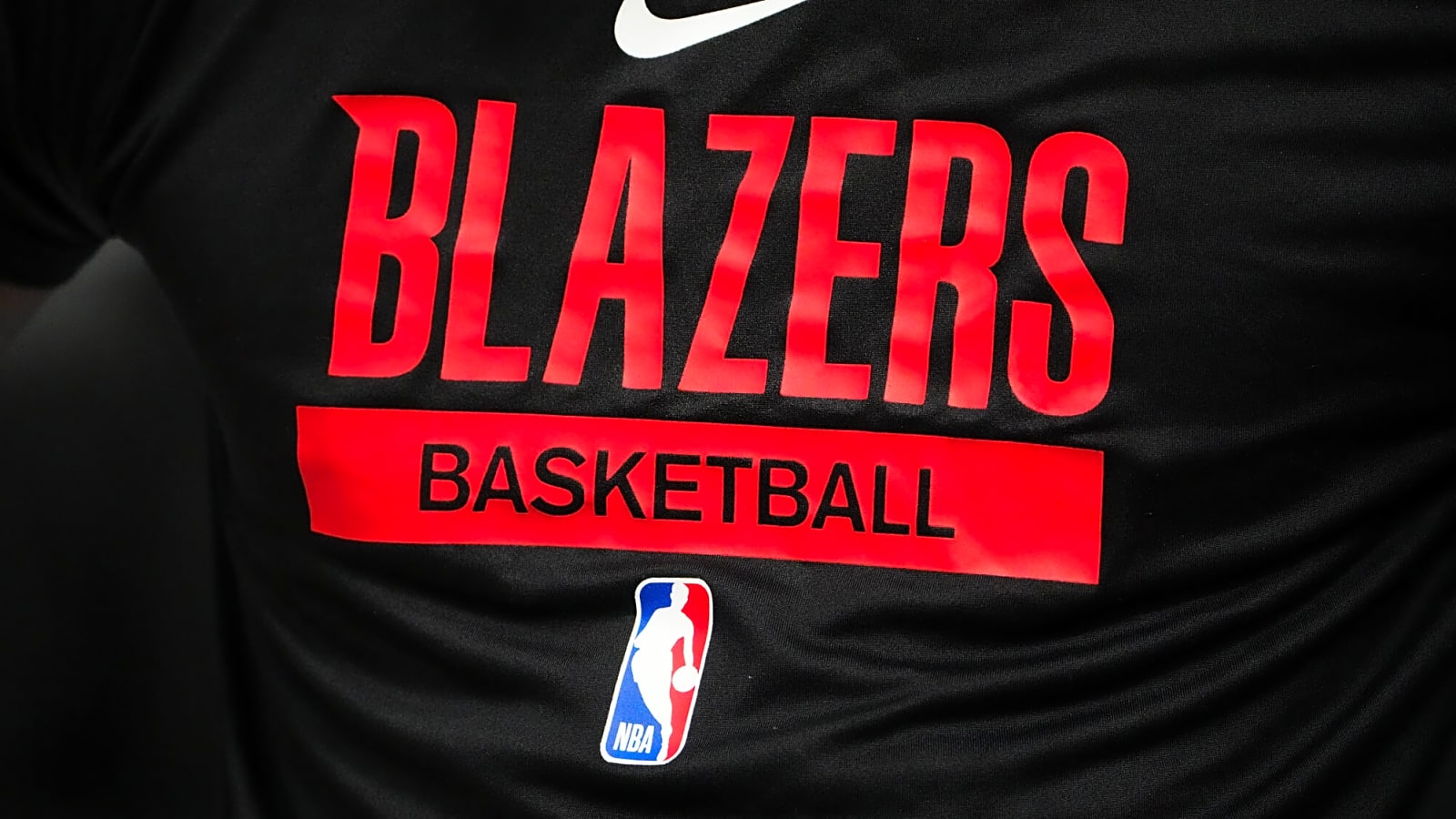 Blazers to be sold to group led by Hurricanes and pickleball league owner; will remain in Portland