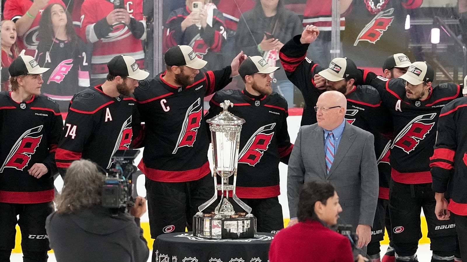 Hurricanes back in Stanley Cup Final after Canadiens rout