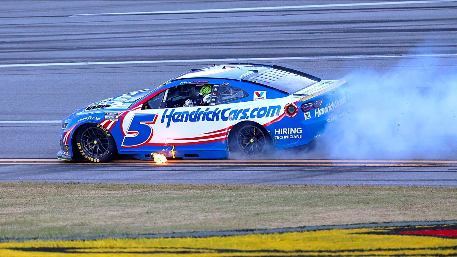 Larson no longer 0-fer in NASCAR superspeedway races