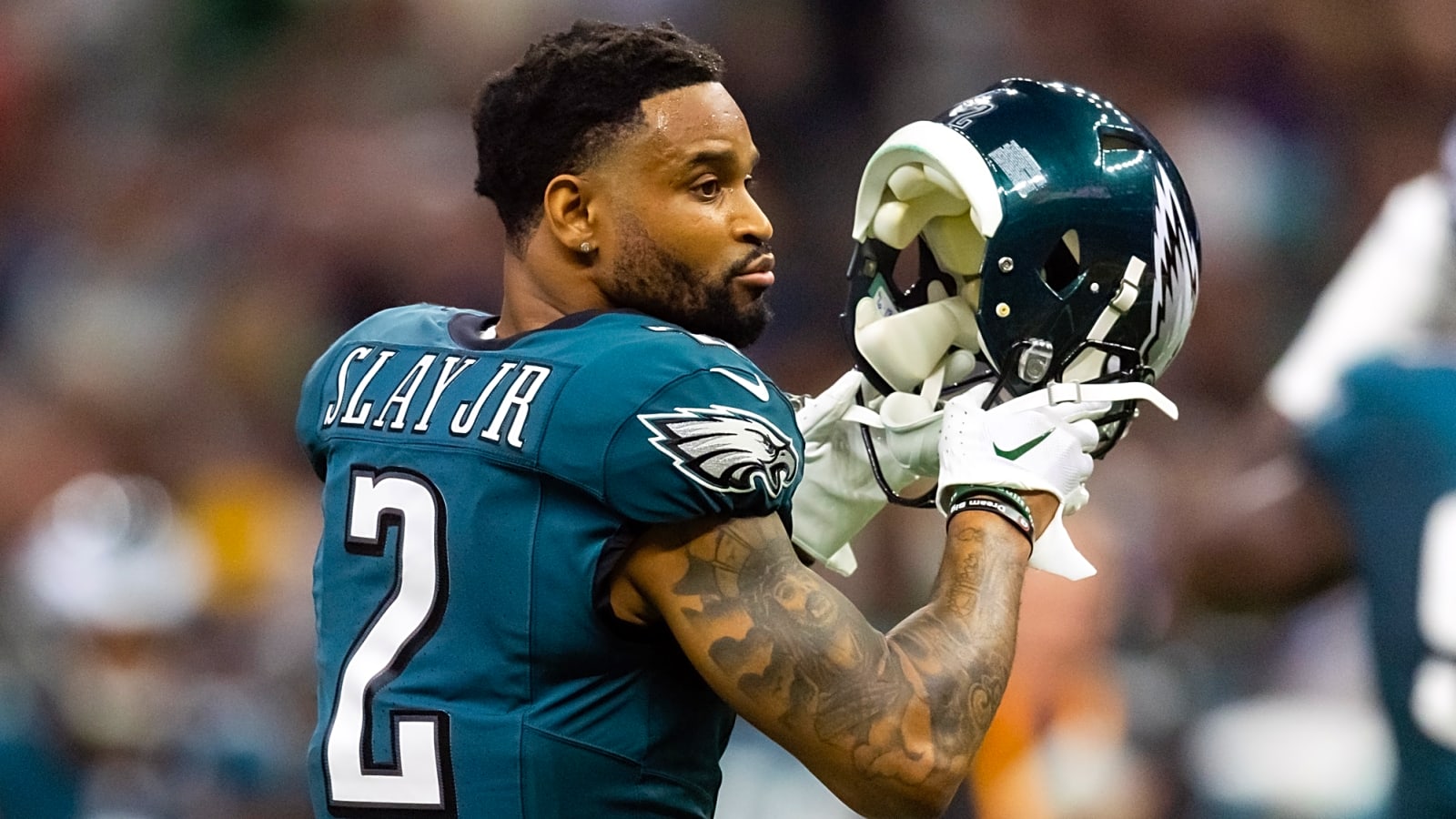Eagles Super Bowl Star Officially Signs with Rival