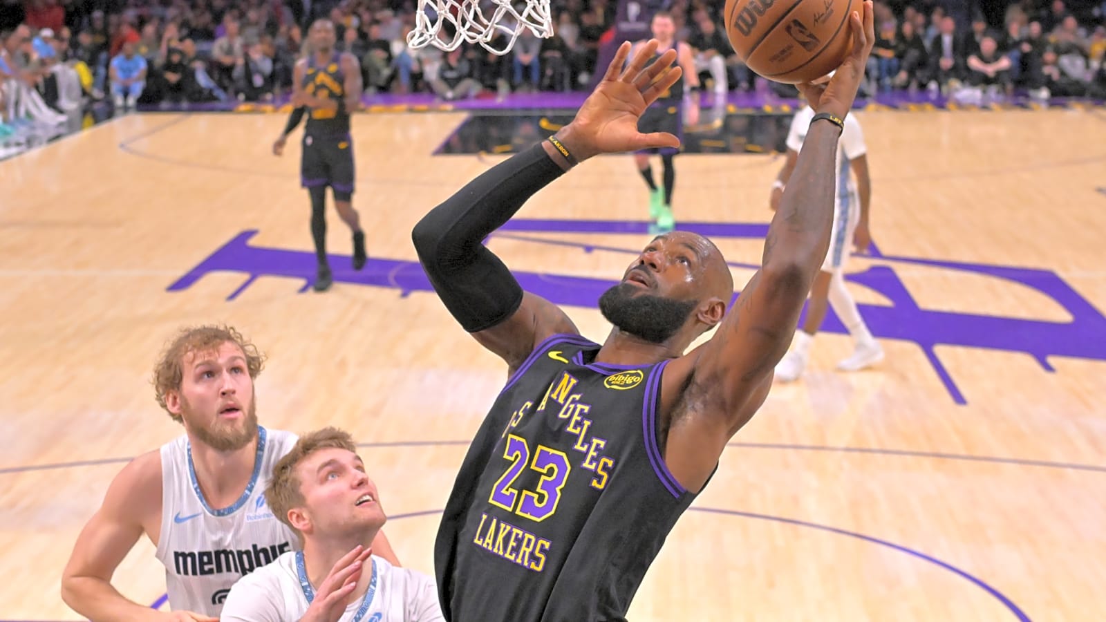 LeBron James Makes NBA History During Lakers-Grizzlies