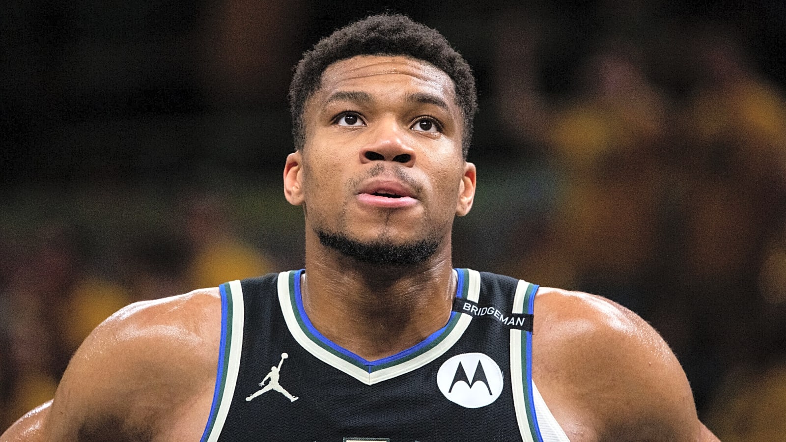 Analyst proposes blockbuster midseason trade between Bucks and Warriors