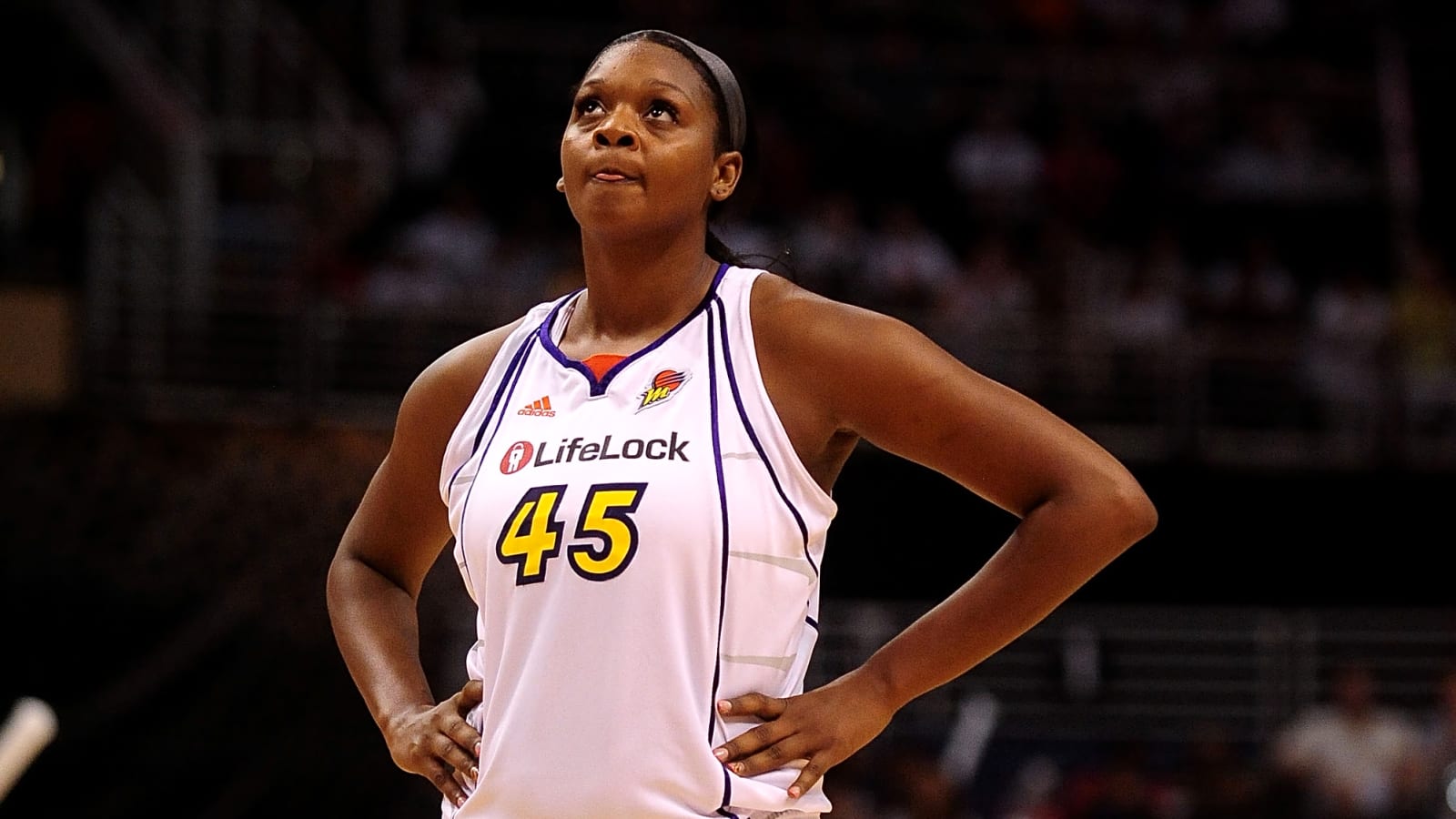 Two-time WNBA champion Kara Braxton dies in car crash