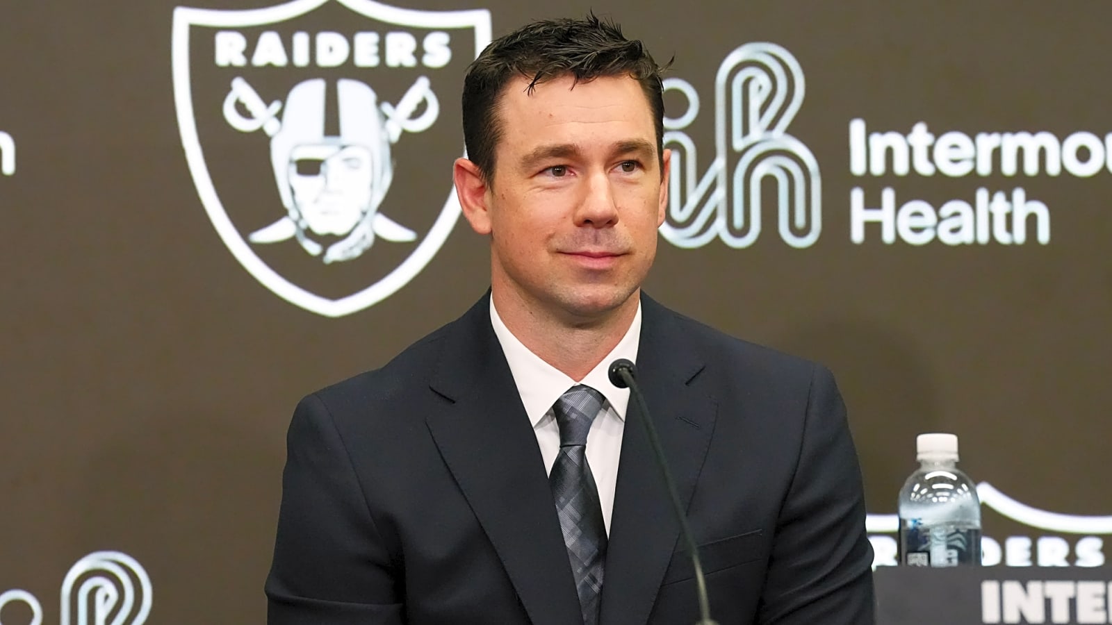 Raiders' Klint Kubiak changes his stance on Fernando Mendoza