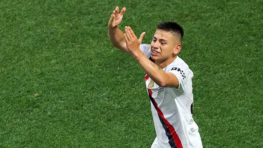 A Manchester City youngster is determined to secure a loan move to Roma