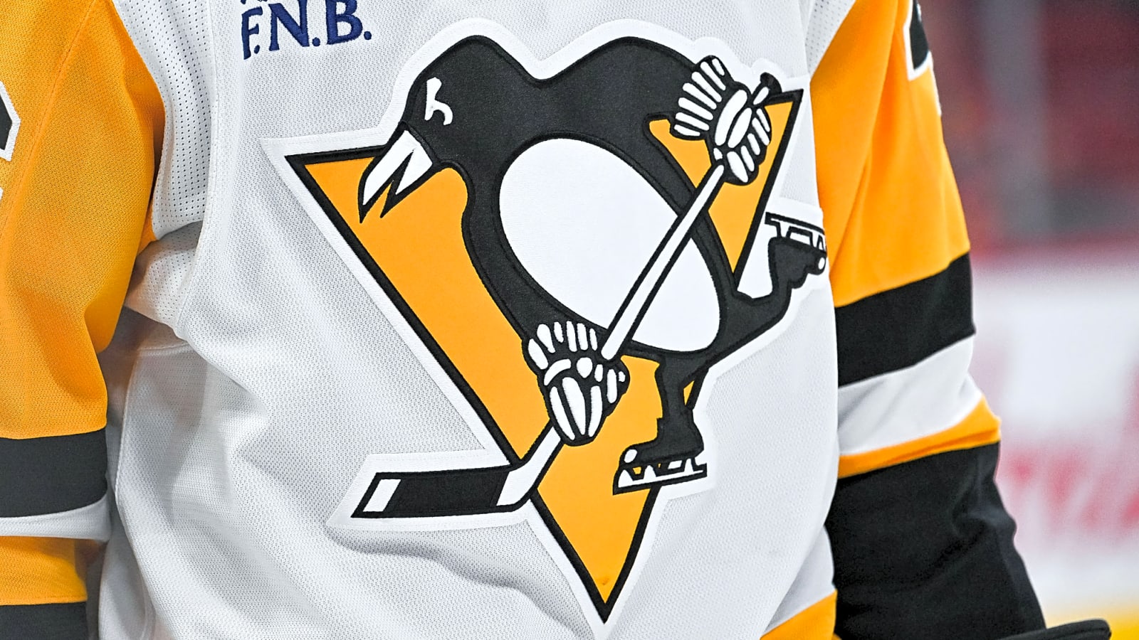 Penguins sign Peyton Kettles to entry-level contract