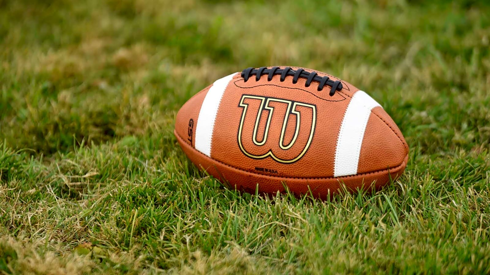 High school football star tragically dies in shooting