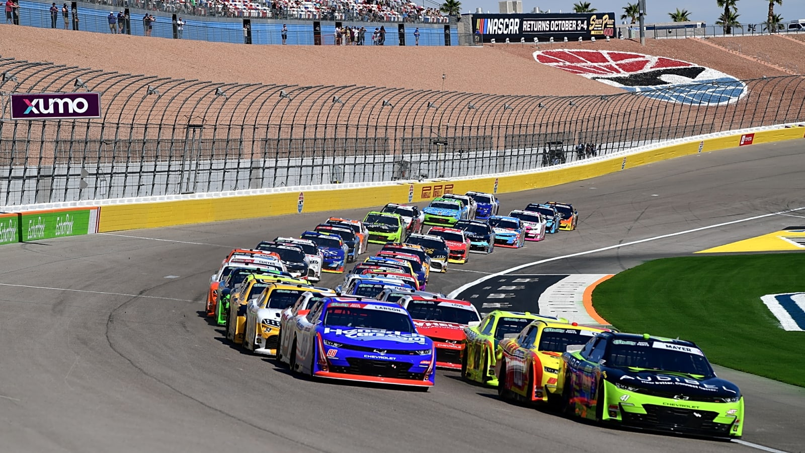 Kyle Larson uses bold restart to win NASCAR O'Reilly Series race at Las Vegas