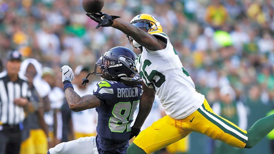 Seahawks announce 6-foot-5 WR will attempt rare position switch