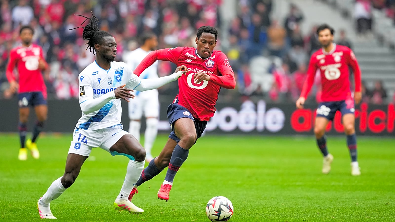 Liverpool fights top PL rivals to sign goal machine to replace struggling forwards