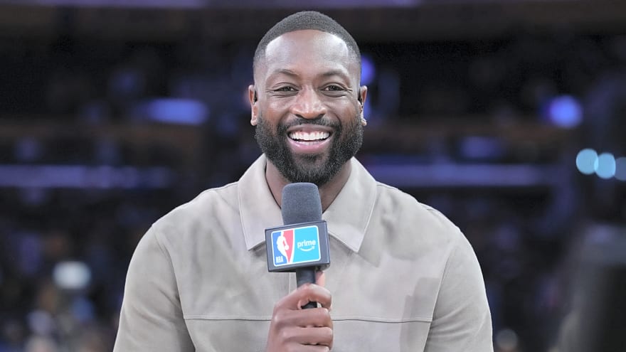 Dwyane Wade weighs in on Michael Jordan vs. LeBron James debate with clever answer