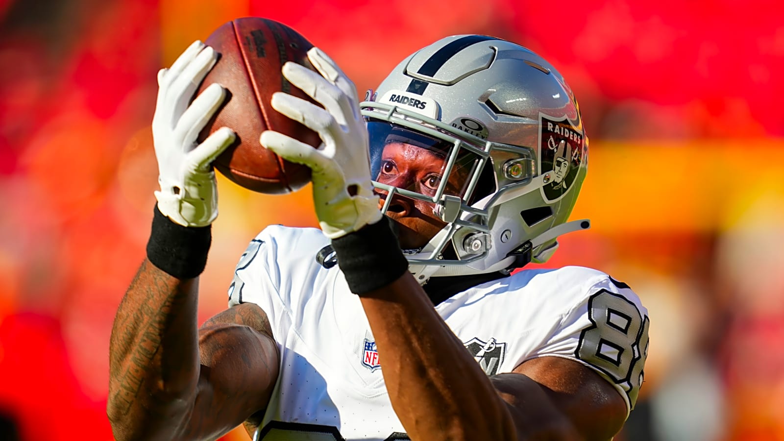Raiders sign wide receiver to replace Amari Cooper