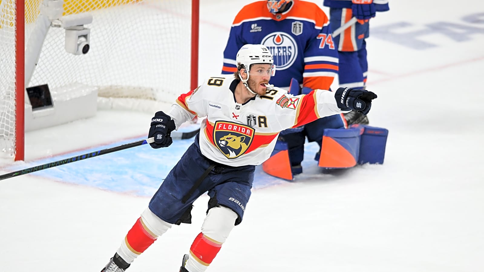 Top NHL Insider Drops Unexpected Update on Sam Bennett: Re-Signing in Florida is Far From a Given