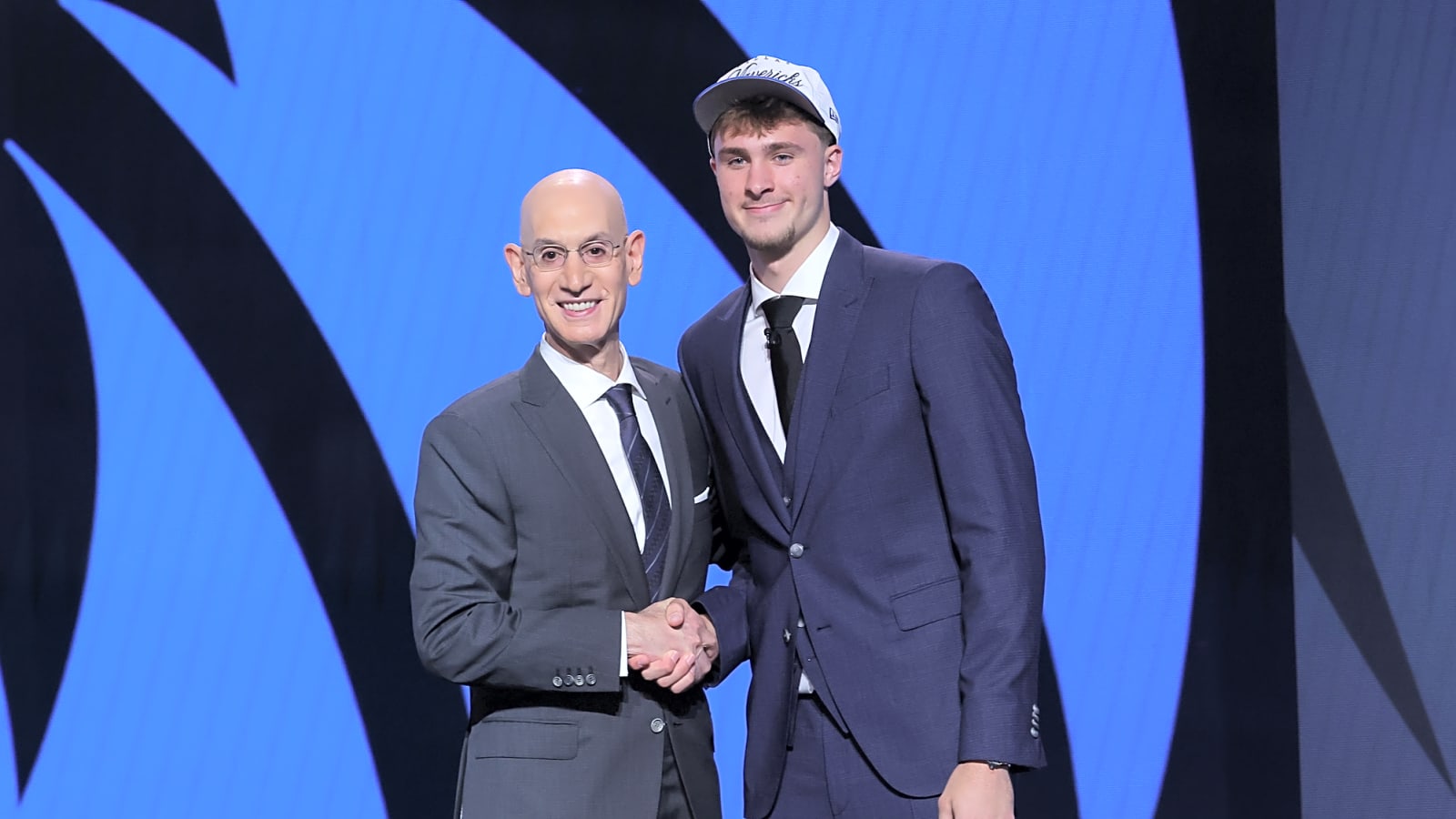 Dallas Mavericks Fans Are the 3rd Happiest In the NBA