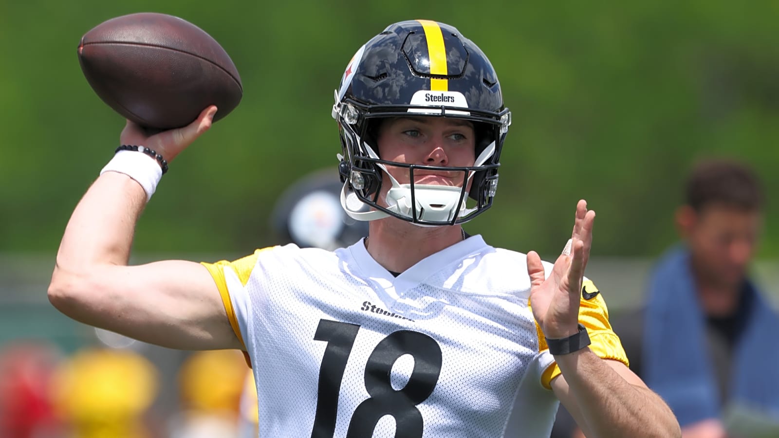 Steelers Kick Off 2026 Camp, Name Howard No.2 QB