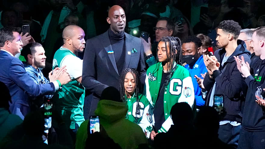 Anthony Edwards, Kevin Garnett Share Moment That Delays Game as Timberwolves Legend Formally Mends Franchise Rift