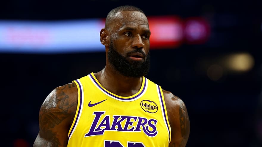 Dwyane Wade makes concerning claims about LeBron James