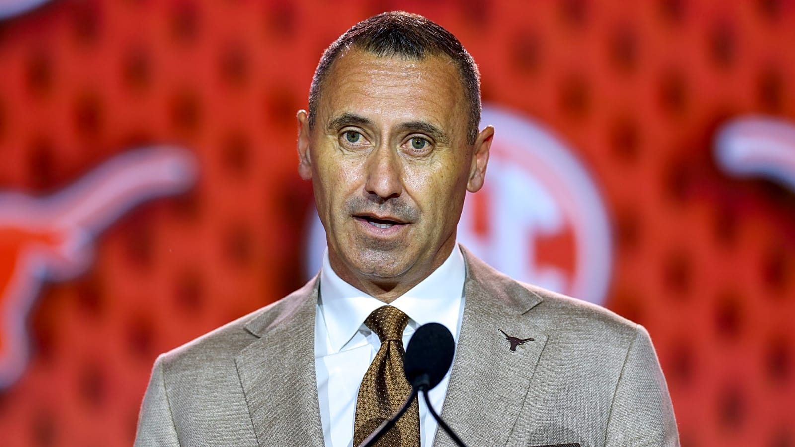 Steve Sarkisian draws laughter with opinion on Michigan's win