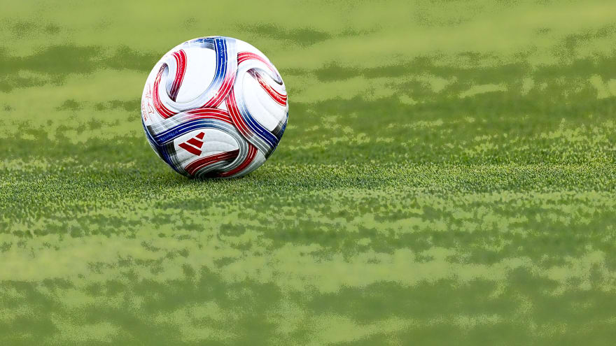 Former Manchester United goalkeeper in contention to become Preston North End manager
