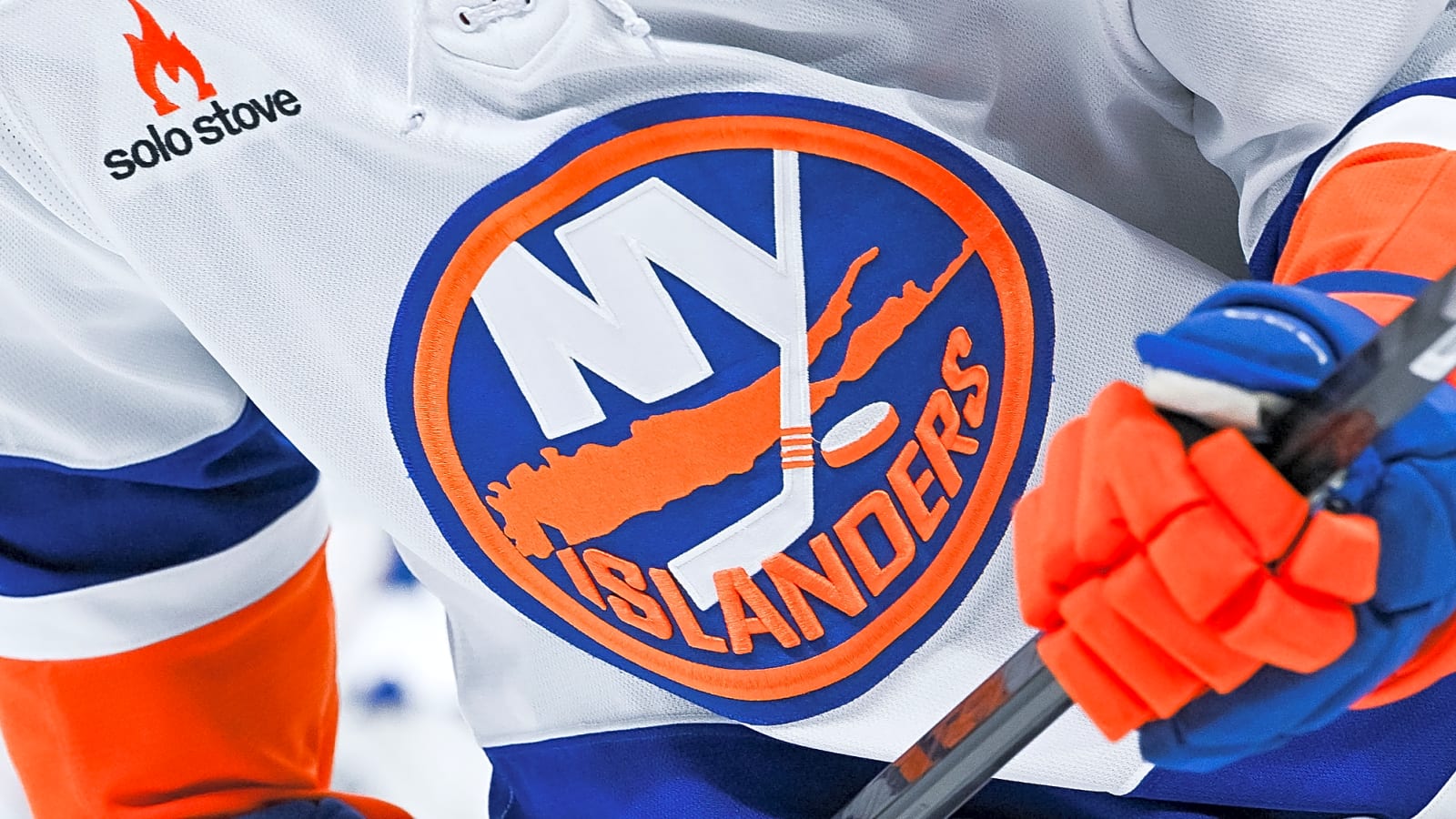 Islanders to interview Lightning exec for GM vacancy