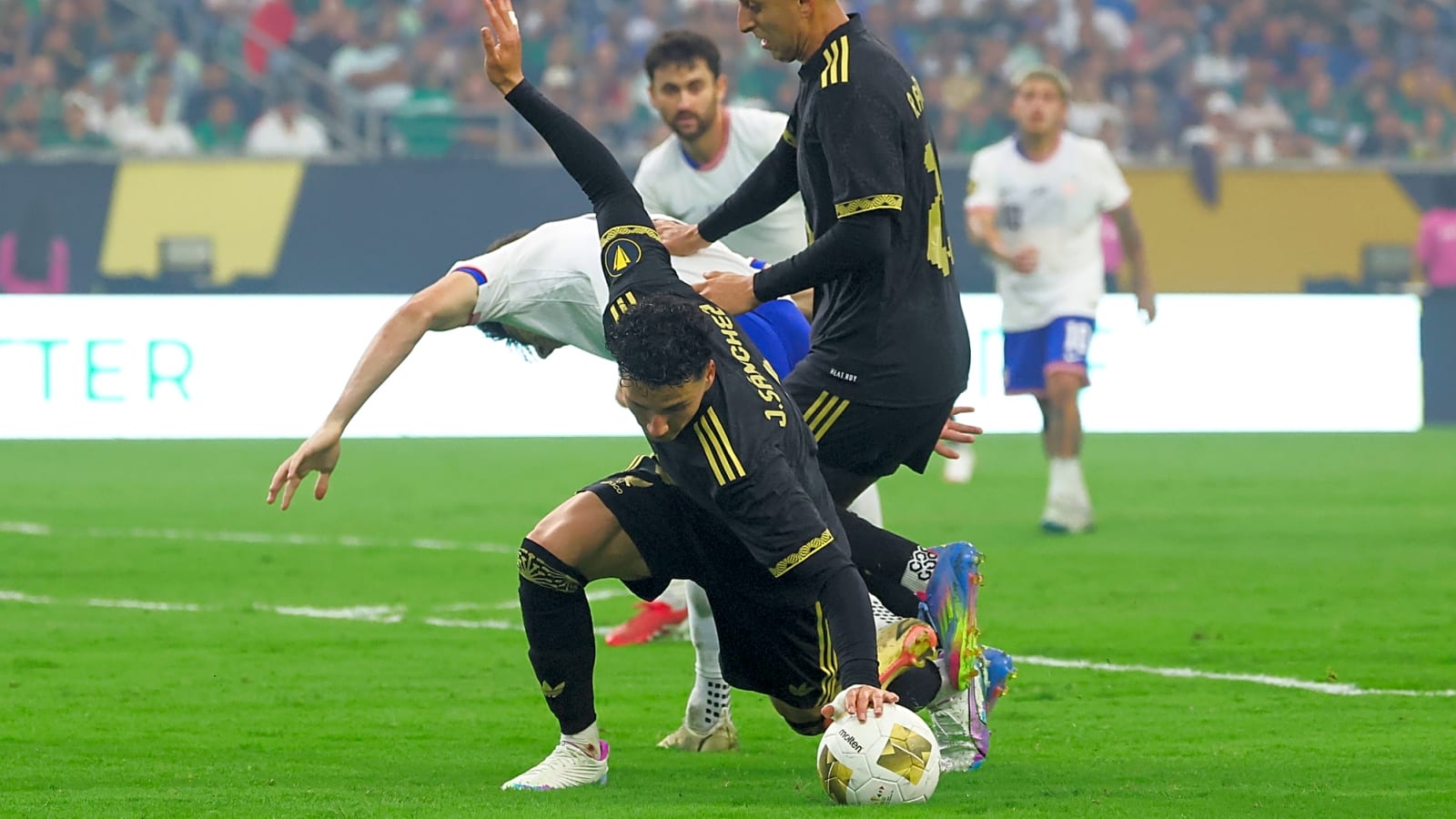 Donovan Calls Out Confusing Handball Rule After USMNT’s Gold Cup Exit