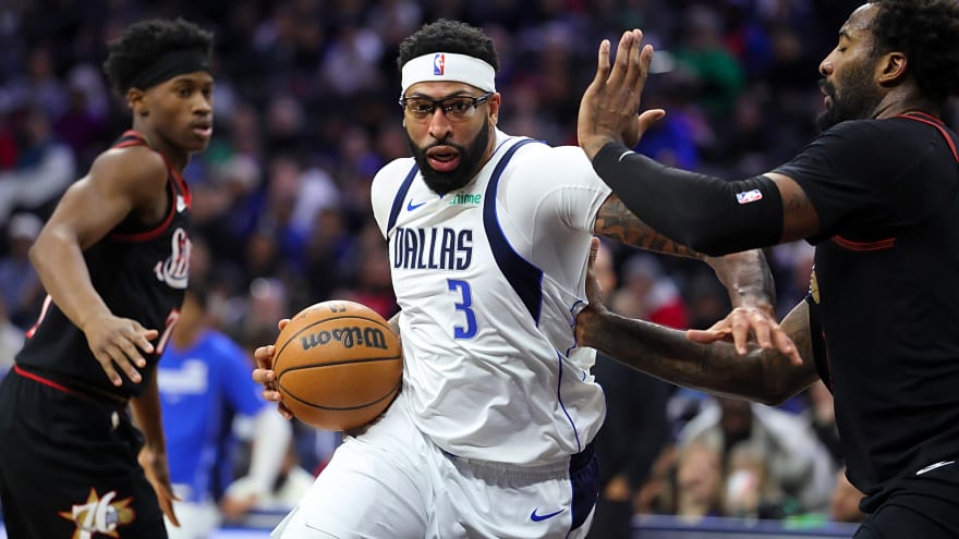 Teams Paying Close Attention To How Dallas Mavericks’ Anthony Davis Looks After Calf Injury