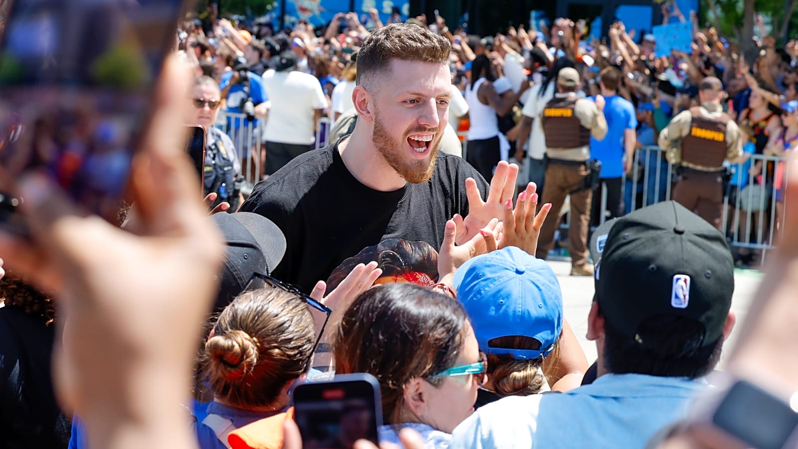'Fulcrum for Their Randomness': LeBron James and Kevin Durant Discuss How Isaiah Hartenstein Boosts SGA and Thunder