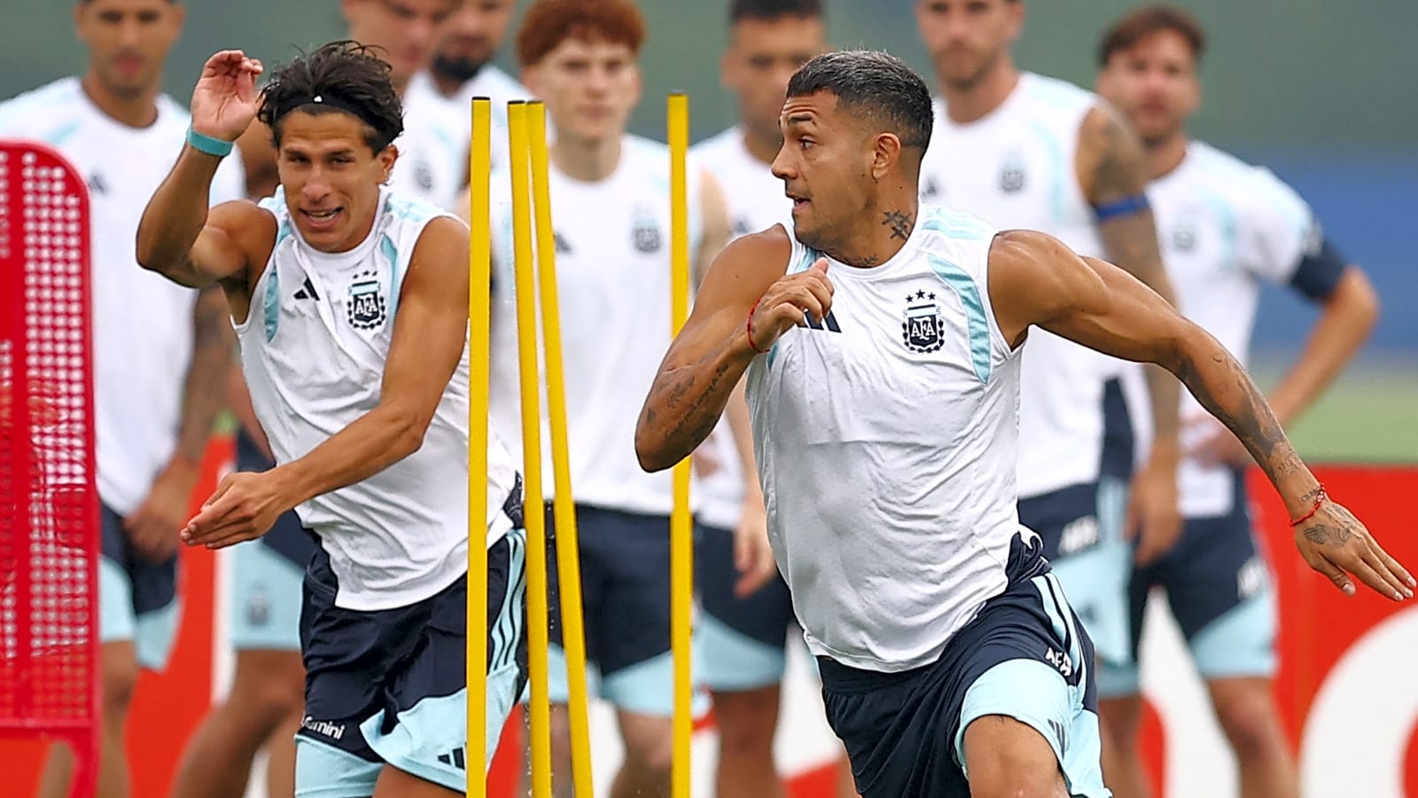 Lisandro Martinez could get UK visa revoked