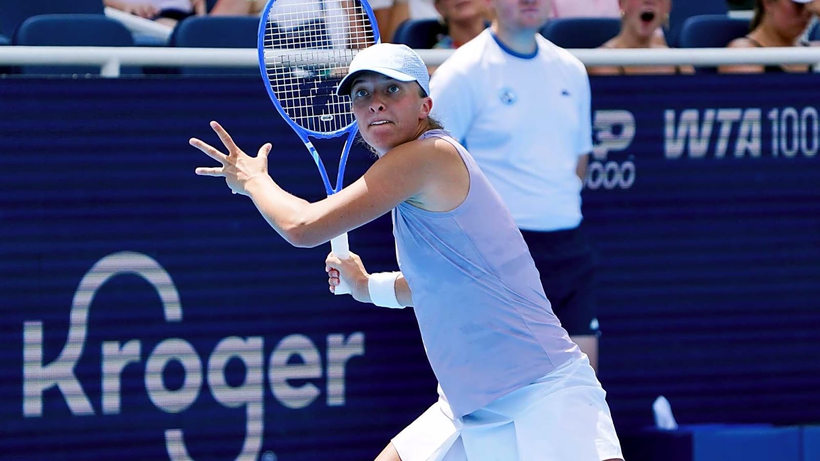 'No no no, it&#39;s probably me spitting on you': Iga Swiatek hilariously thinks she feels rain during Cincinnati Open interview