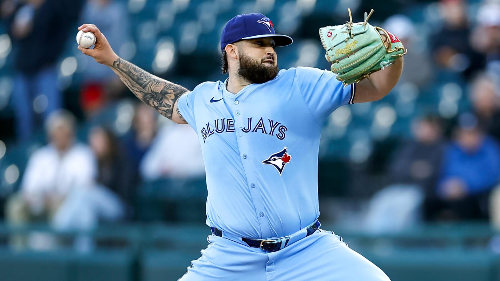 Braves claim former Cy Young contender