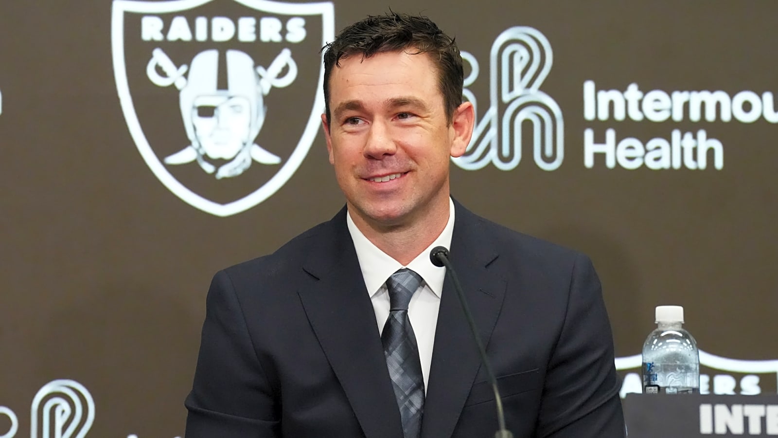Raiders' Klint Kubiak gives hint about big Fernando Mendoza decision