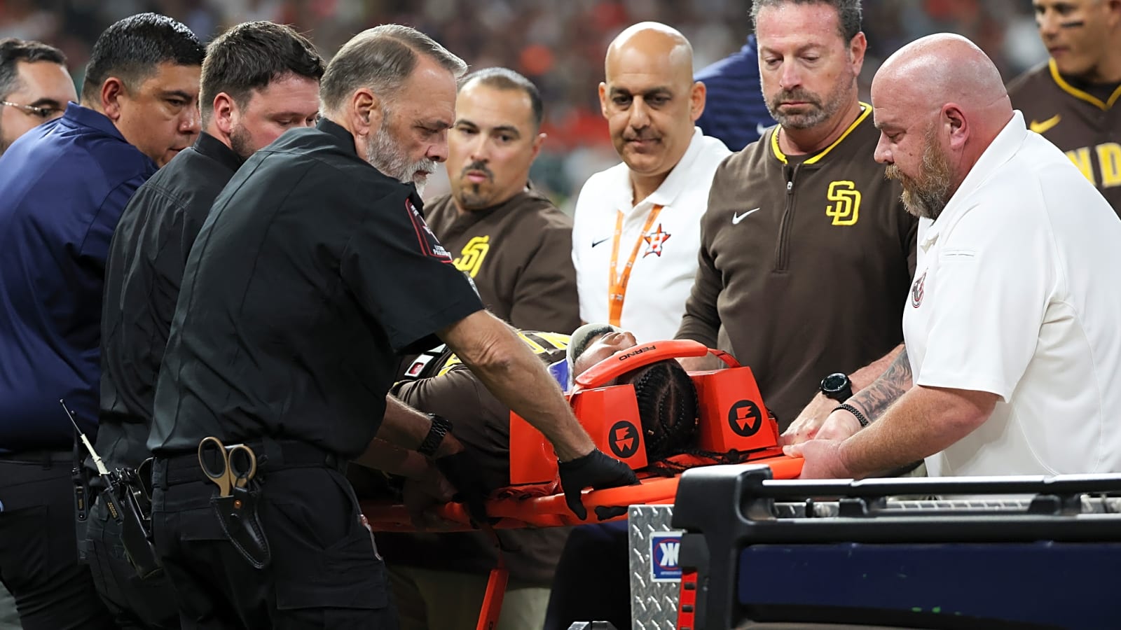 Padres' Luis Arraez stretchered off field after collision