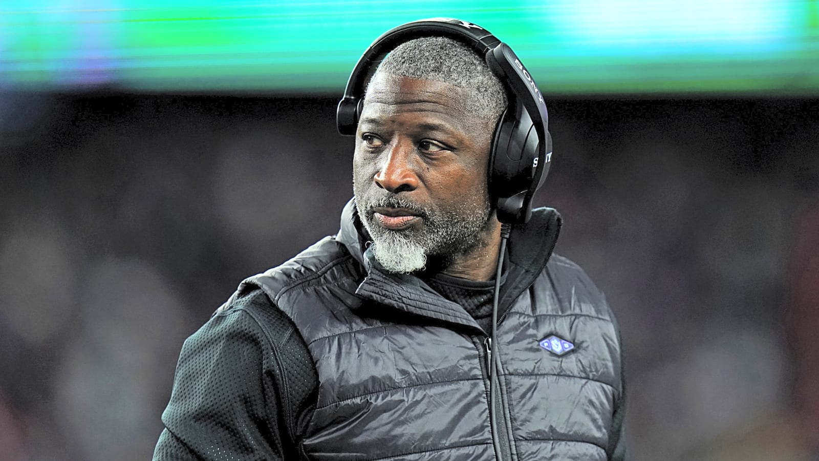 Hall of Famer, other former players rip Glenn over Fields decision