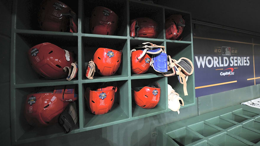 Phillies’ new service dog Tugger becomes Internet star