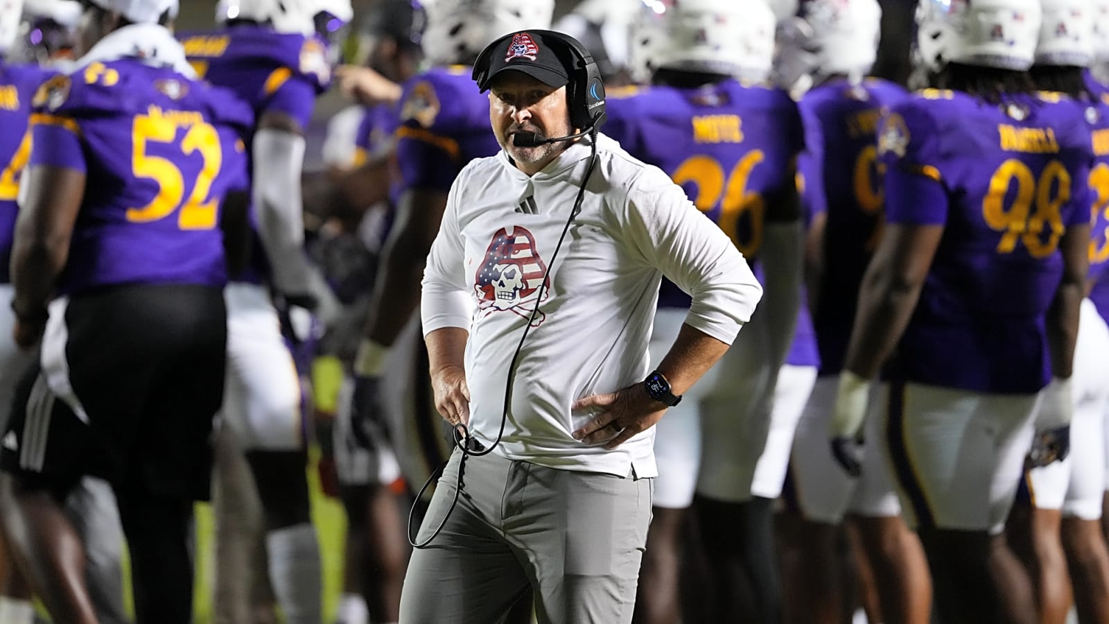 East Carolina scores touchdown on awesome fake field-goal play