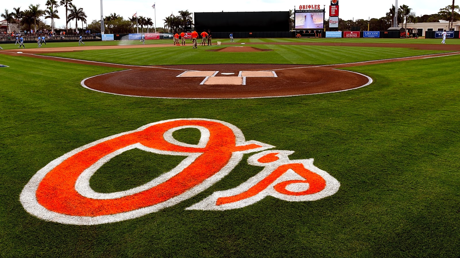 Orioles outright infielder Vimael Machín