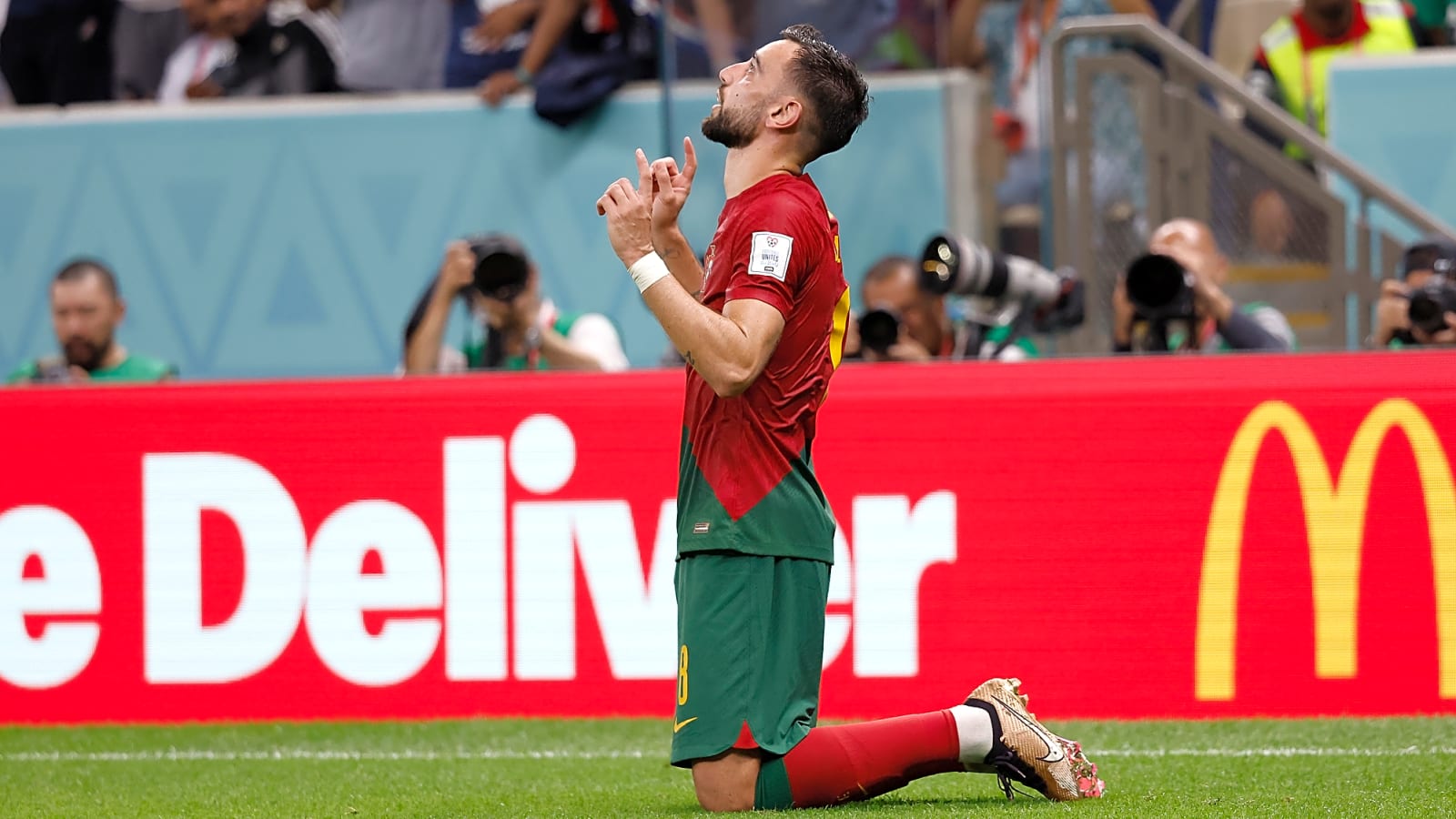 Bruno Fernandes replacement identified by Manchester United