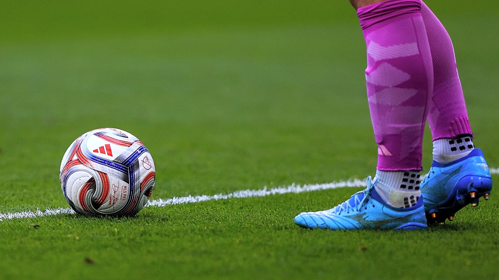 Manchester United frontrunners to sign Juventus star