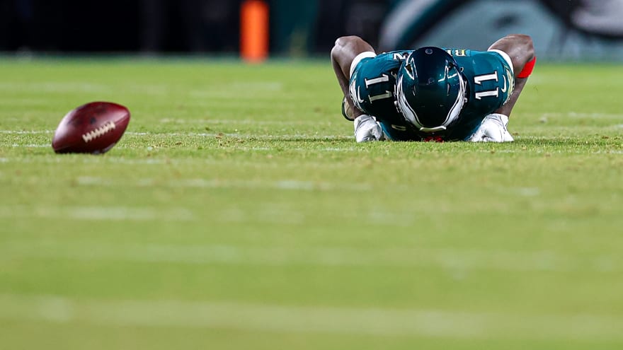 A.J. Brown Tracking to Be Traded to the New England Patriots