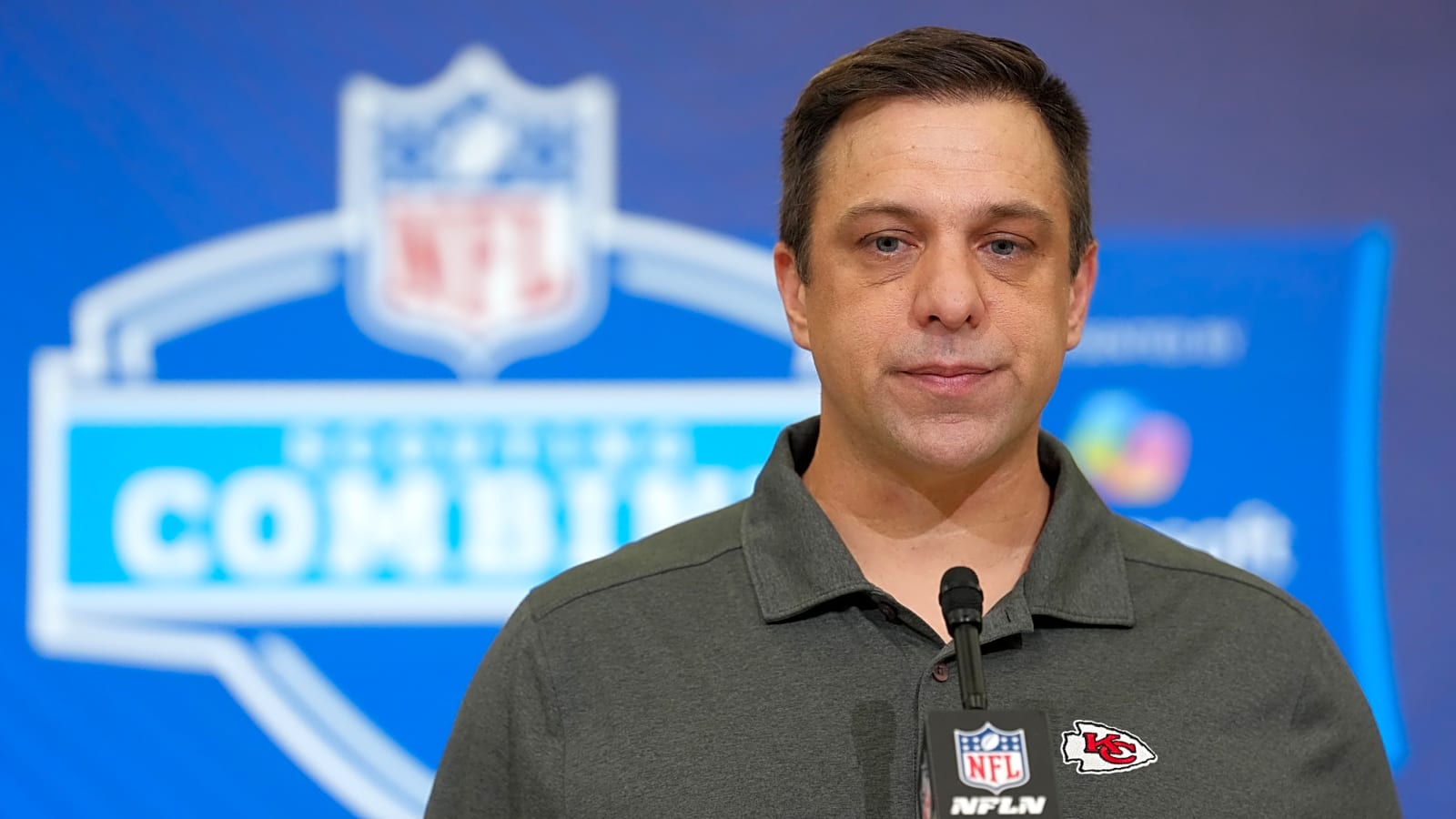 A.J. Brown trade to Patriots leaves Chiefs with one tough decision to make