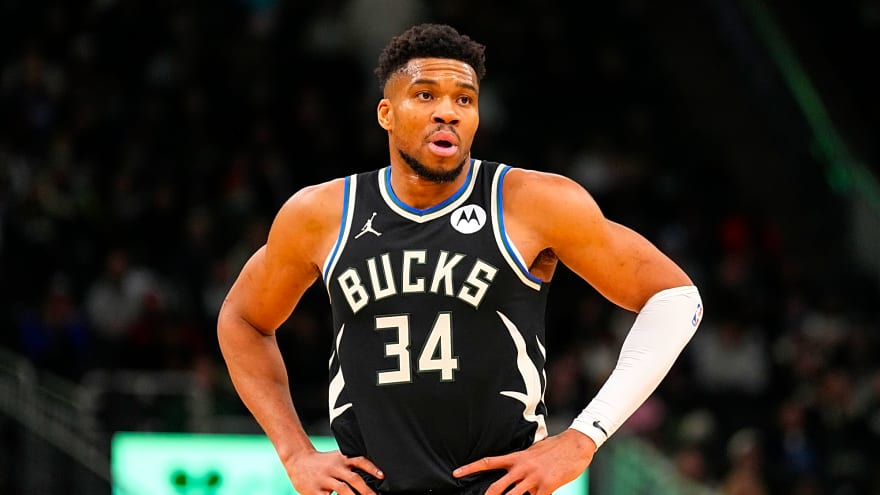 Surprising team considered favorite to land Giannis Antetokounmpo in a trade