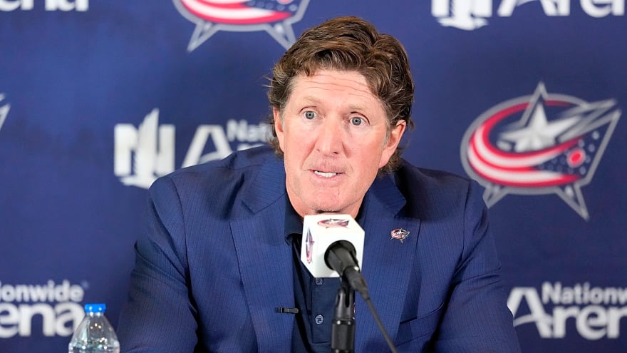 Mike Babcock Offers Simple Answer About Who’s Responsible for Oilers Goals Against